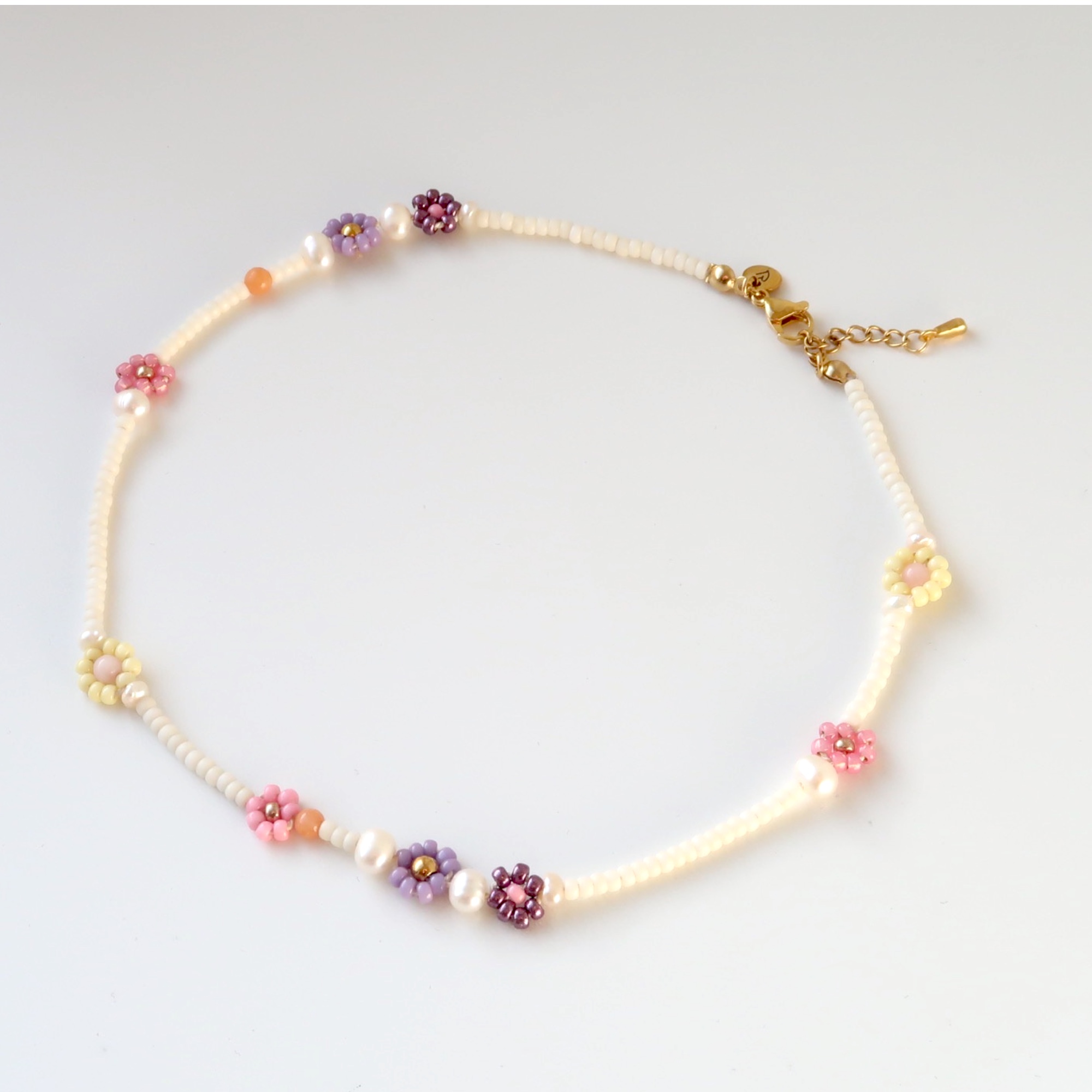 LOVEissue_necklace_daisy_shell_pearl